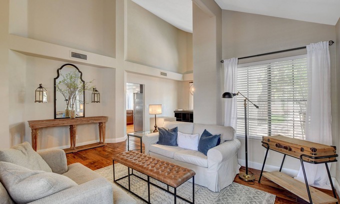 The Section Seven House | Private Pool! Tempurpedic and Waldorf Astoria Mattresses