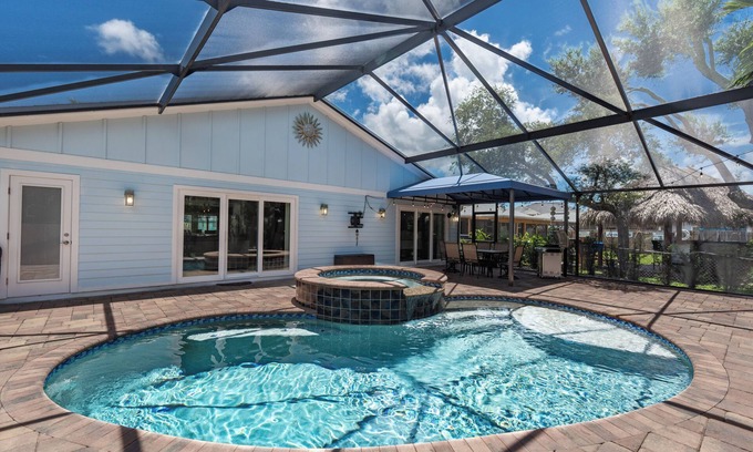 Fort Myers Beach House | ☀️Private Pool | Pet Friendly | Awesome Outdoor Spaces | My Happy Place☀️