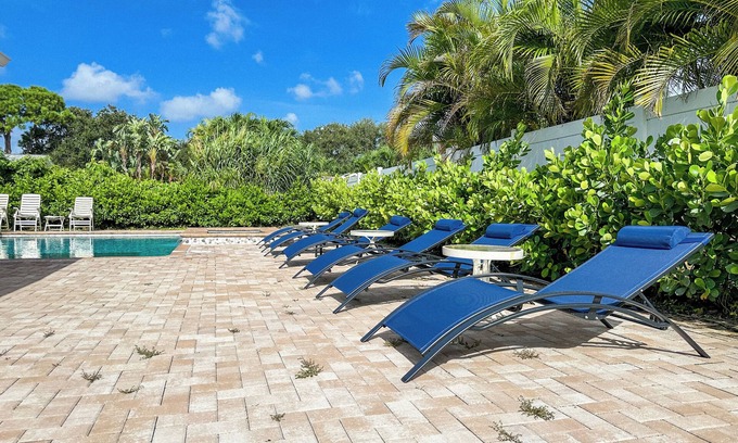 Hunt Club House | PRIVATE POOL & HOT TUB HOME IN PALM BEACH GARDENS 5 BEDRMS 4 BATHS