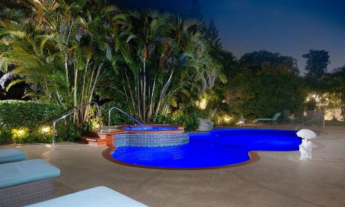 Ludlam House | Private Pool w/Hot Tub! Family Friendly Subtropical Retreat w/Huge Yard
