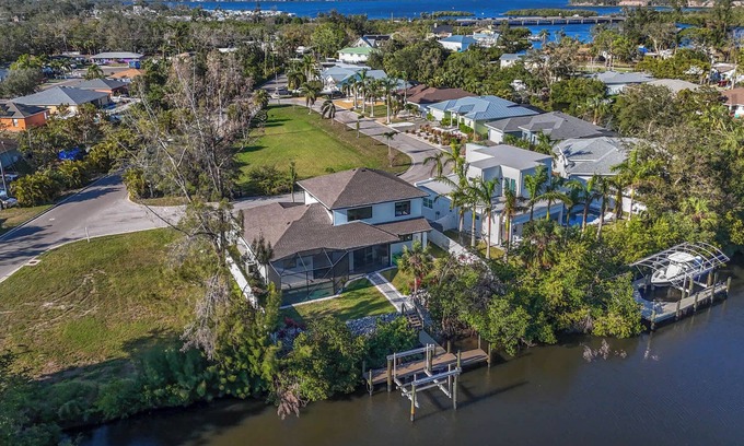 Bradenton House | Private Pool | Waterfront Dock & Kayaks