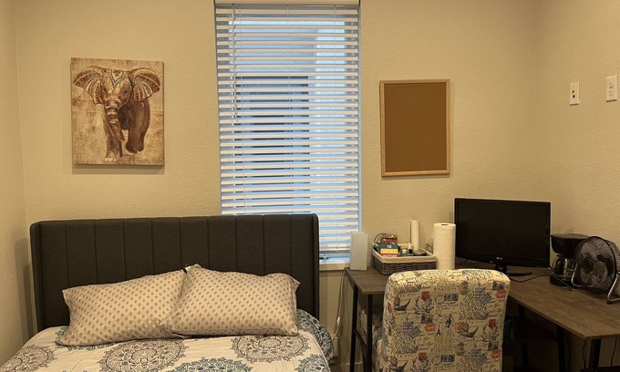 Hale House | Private Quaint Cozy Room