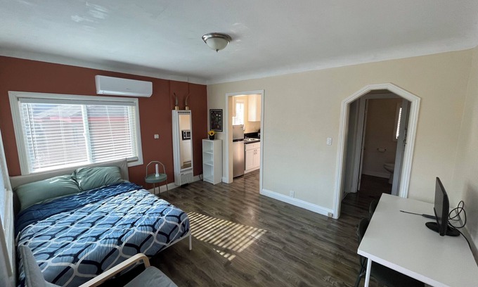 Los Angeles Apartment | Private quiet studio in Central LA close walk distance from LA general and Keck