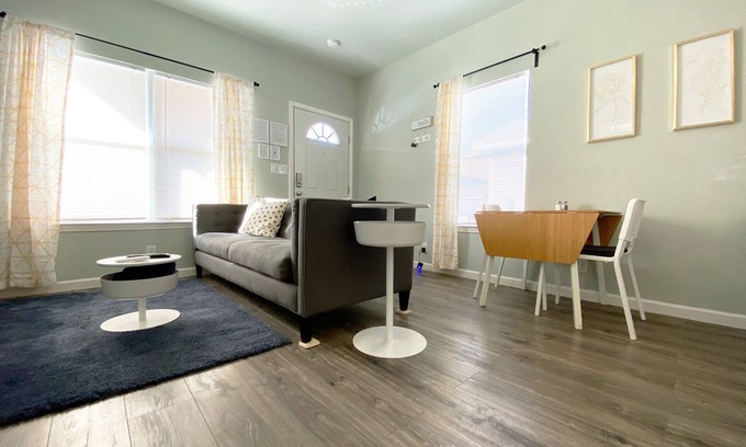 Prospect Hill House | Private Retreat 1,286+ 5-Star Reviews Couple Escape
