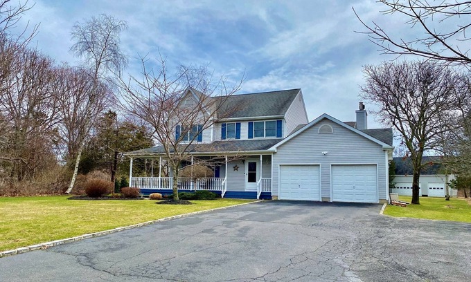 Town of Southold Town House | PRIVATE RETREAT-POOL-WALK TO BEACH- 2.5 MILES TO VILLAGE