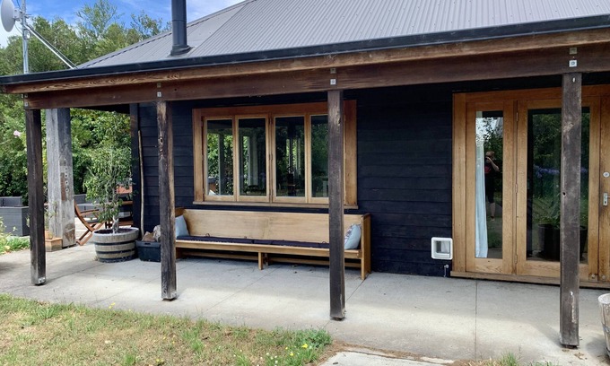 Gladstone House | Private retreat with vineyard views & dark skies in the heart of Wairarapa