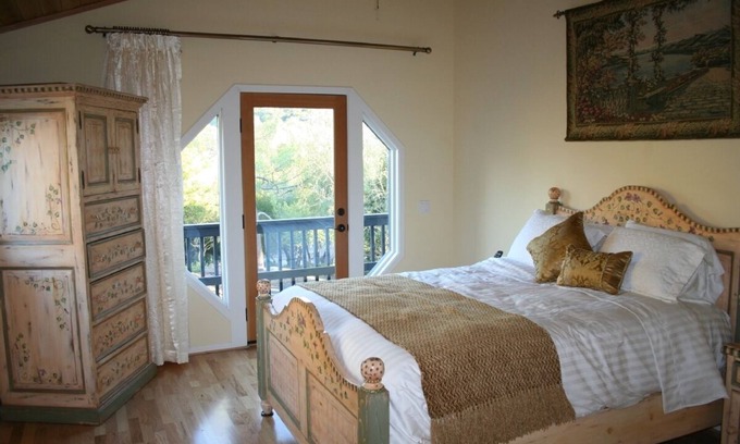 Mission Canyon House | Private Retreat with Views, Fireplace & Spa-Close to town. Great internet