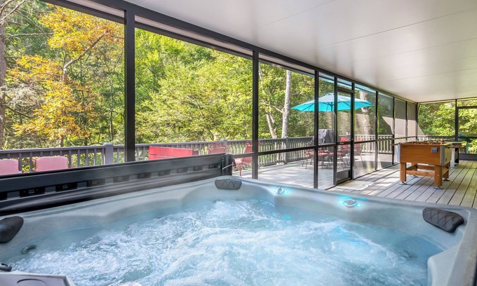 Blairsville House | Private River Access! 5 minutes to town, Hot tub, Games, Dog Friendly, firepit