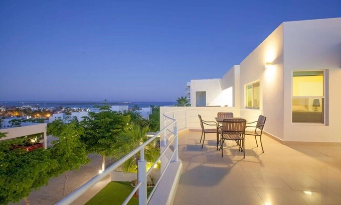 Colina del Sol House | Private Roof Pool with OceanViews, 5mins to Beach!