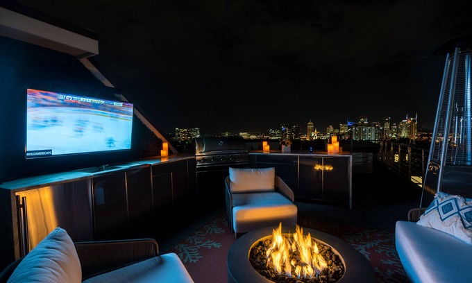 Edgehill House | Private Rooftop, Fire Pit, & Downtown Views - 3BR/4BA House