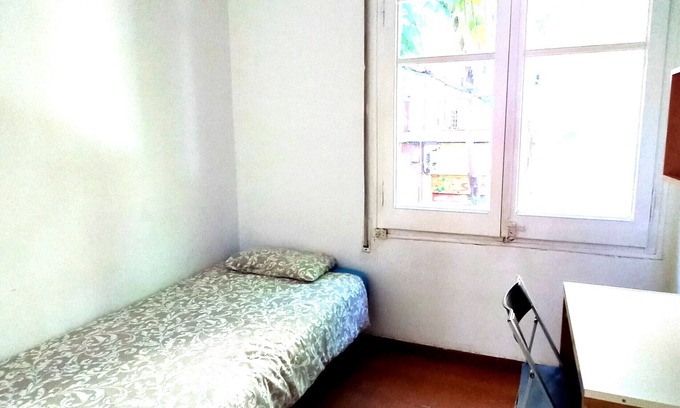 La Maternitat i Sant Ramon Apartment | Private room (1) near the University with large terrace of 150 m2.