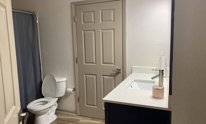 Park Central Apartment | Private room/bathroom minuets from Disney