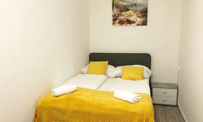 Favoriten Apartment | Private Room for 4 Near Hauptbahnhof, Vienna