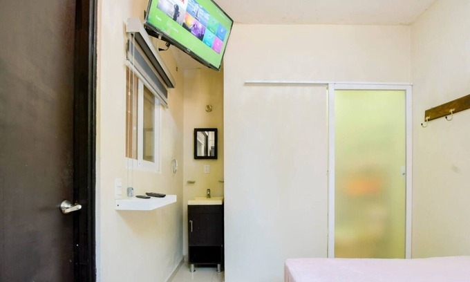 Lafayette House | Private room in guesthouse in Guadalajara 5