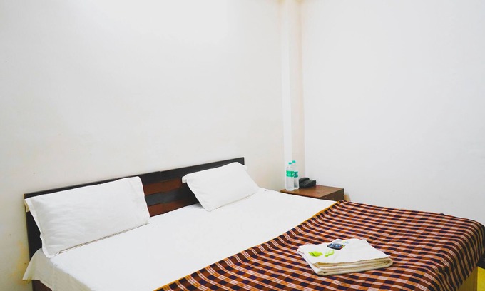Mayur Vihar Phase 1 Bed & Breakfast | PRIVATE ROOM IN MAYUR VIHAR