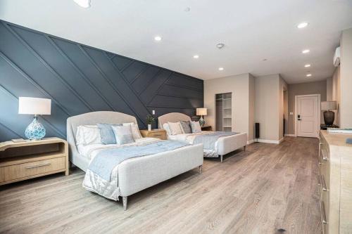 Bradenton House | Private Room, Kitchen & Bathroom 2
