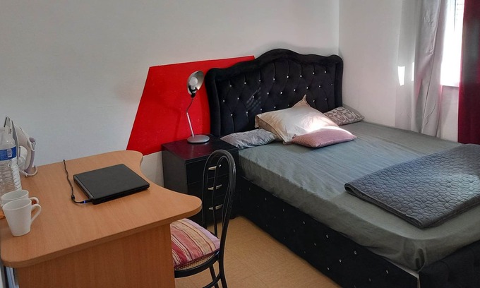 Poissy Bed & Breakfast | Private room, Poissy