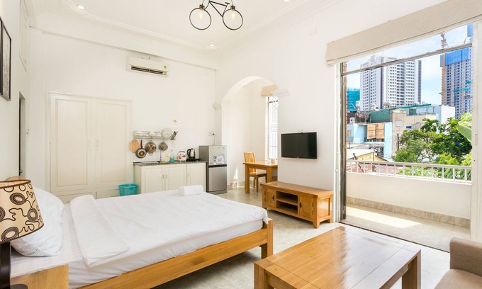 Hang Xanh Apartment | Private Room w/Balcony, 5 to Ben Thanh Market
