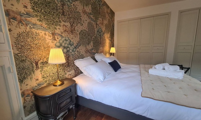 Chateauroux Bed & Breakfast | Private Room with Ensuite, Twin/King Bed in Charming Guesthouse with Breakfast, Courtyard Access
