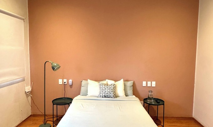 Americana House | Private room with private bathroom in the Americana neighborhood