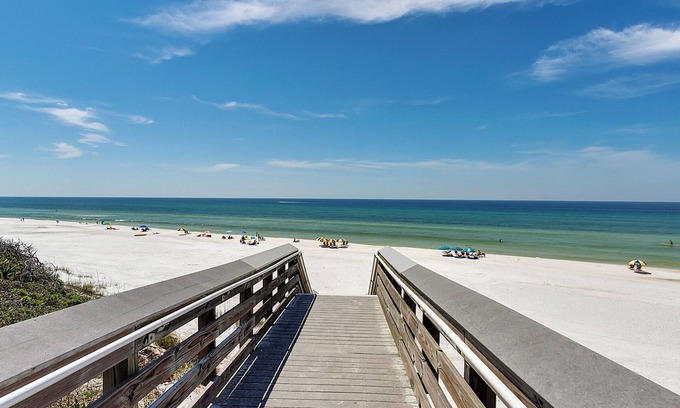 San Juan House | Private Saltwater Pool in Seagrove, Sleeps 13 + Free Attraction Tickets!