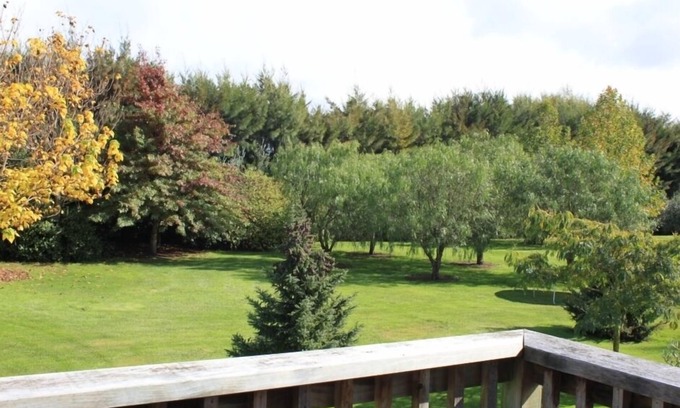Blenheim Apartment | Private Self Contained Apartment - Tranquil Park Setting 3 mins from CBD -