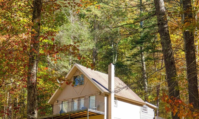 Elkton Cabin | Private Shenandoah Cabin Chalet Luray Fire Pit