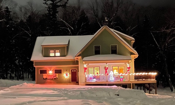 Killington House | Private Ski House 5 min drive to Ski/Golf Walking distance to restaurants/shops/market/bars