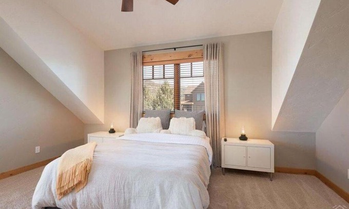 Powell Butte House | Private, Sleeps 6, Modern Craftsman, Long & Short Term Availability