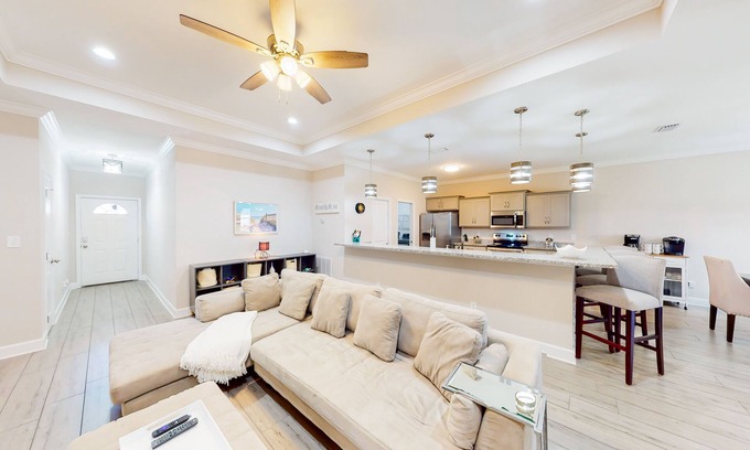 Navarre House | Private snowbird-friendly home with enclosed yard, patio, grill & washer/dryer