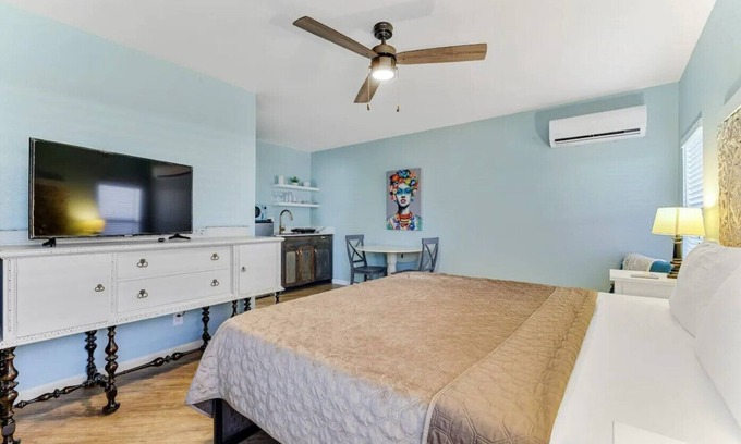 Oak Cliff Apartment | Private Space Bishop Arts