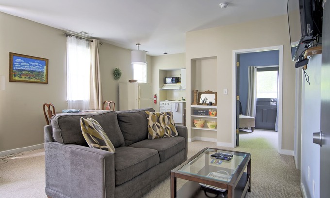 Ithaca Apartment | Private & Spacious 2 Bedroom - Carriage House