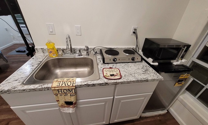 Weequahic Apartment | Private studio 8min from EWR