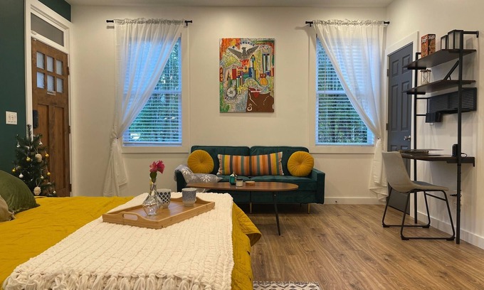 Glenwood Park Apartment | Private Studio-Steps To Beltline-Short/Long Term
