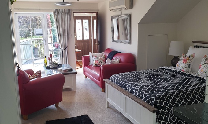 Dunedin Apartment | Private Studio with Gym, Sauna & Spa