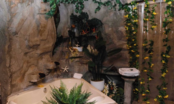 American Fork Bed & Breakfast | Private Suite AirJet Tub & Waterfall Shower, Cove Themed