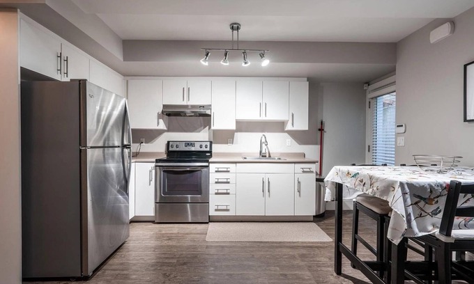 North Vancouver House | PRIVATE Suite