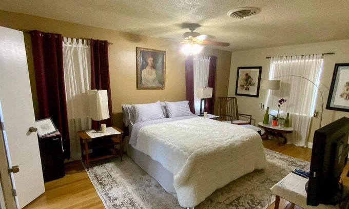 Coral Springs House | Private Suite in Beautiful Villa-Like Shared Home