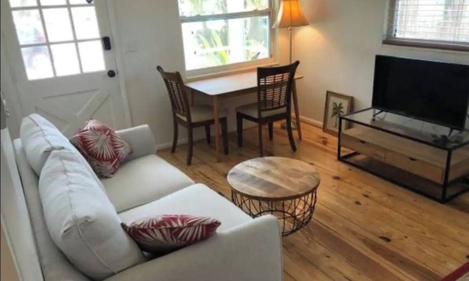 Connors Apartment | Private Suite near the Beach