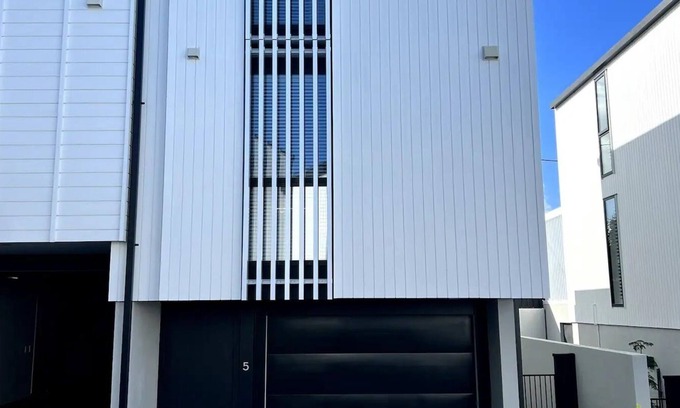Greenlane - Ellerslie House | Private, Sunny, Brand new Home in Remuera