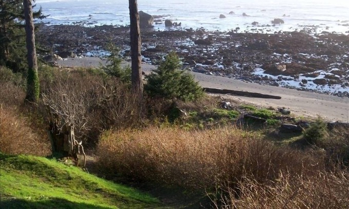 Brookings House | Private Trail to the Beach - 1 Bedroom