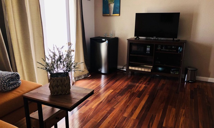 Southwest Anaheim House | Private Unit/Private Entrance 5-10 mins away from CHOC, UCI,Kaiser, Disney