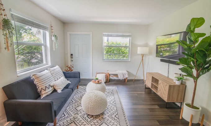 Delray Beach Villa | 🏝 Private Villa ☀️ 5 min to Beach, Shops & Downtown Atlantic Ave