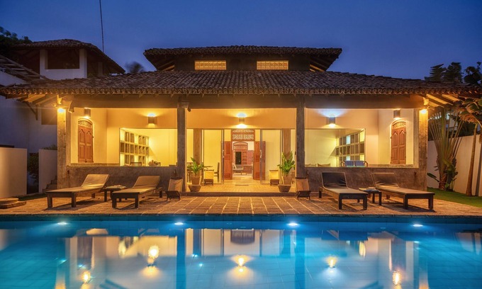 Hikkaduwa Villa | PRIVATE VILLA for 6 people with pool directly on the dream beach of Ambalangoda