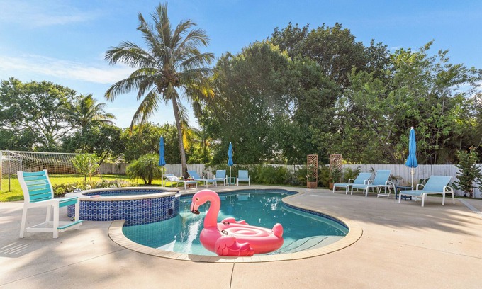 River Park House | Private Villa | Pool + Hot Tub + Sleeps 20
