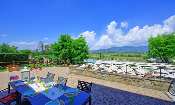 Fratticciola Villa | Private Villa with A/C, hot tub, WIFI, private pool, panoramic view, parking, close to Cortona
