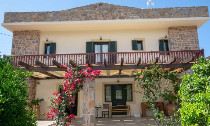 Malia House | Private Villa With Outdoor Jacuzzi