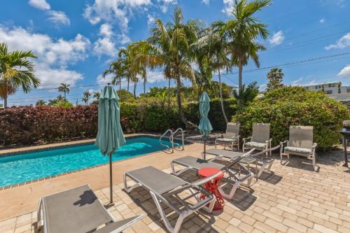 Dania Beach House | Private Villa with Pool and Sauna home