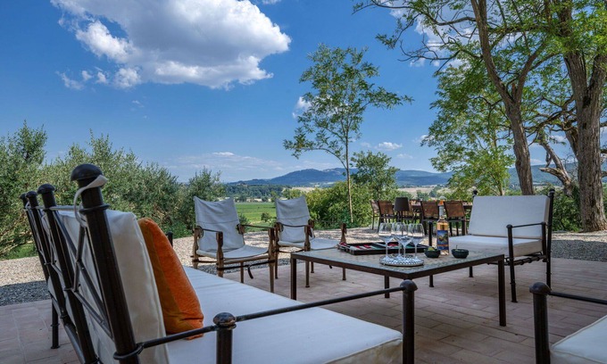 Buonconvento Villa | Private Villa with private pool, WIFI, A/C, TV, patio, panoramic view, parking, close to Montalcino
