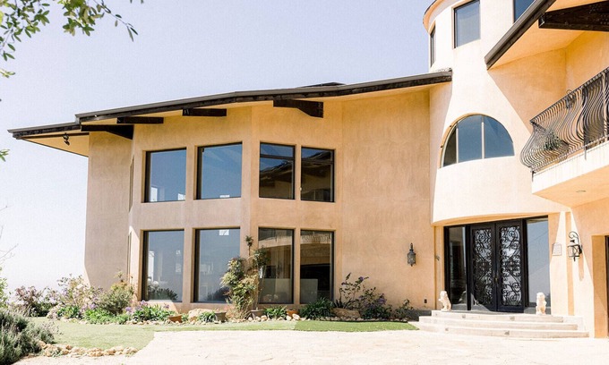 Malibu House | Private Vineyard Estate Overlooking Pacific Ocean